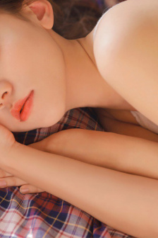 美女全身锁住挠脚心